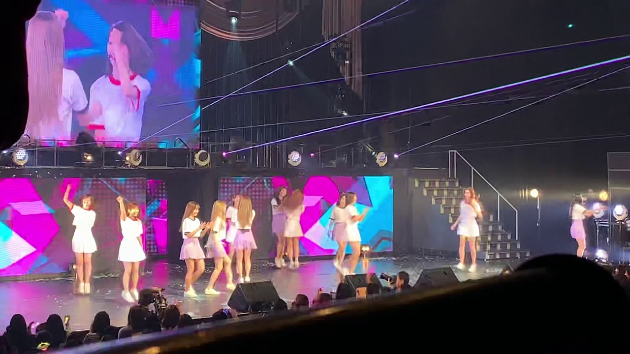 Nekkoya (Pick Me) IZ*ONE SHOWCASE JAPAN DEBUT #IZONE #PICKME #SHOWCASE