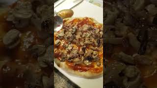 Naan bread pizza!! #food #yummy #short #tasty #shortsfeed #diy #eating #wow #amazing #cool #simple