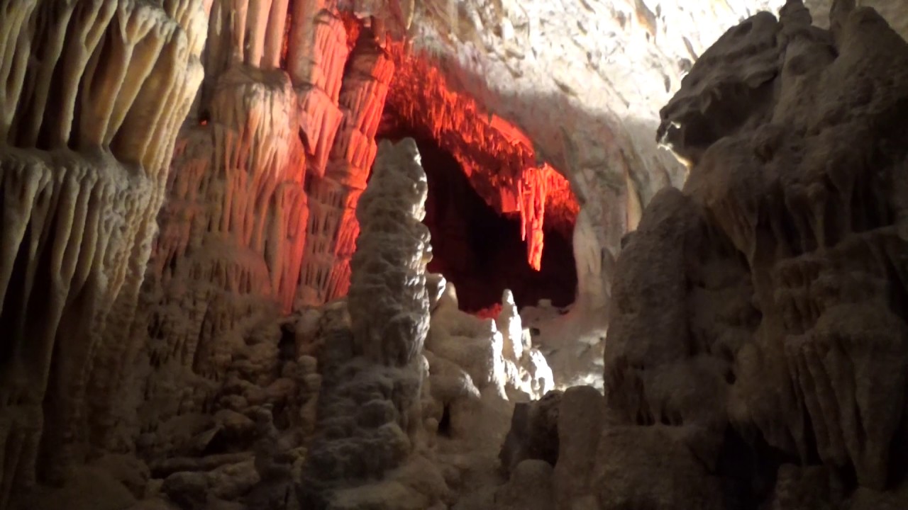 Žive jaslice v Postojnski jami