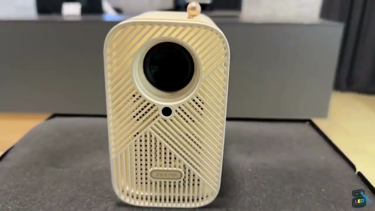 Проєктор ZEEMR M1 Pro (рідне розширення 720p)