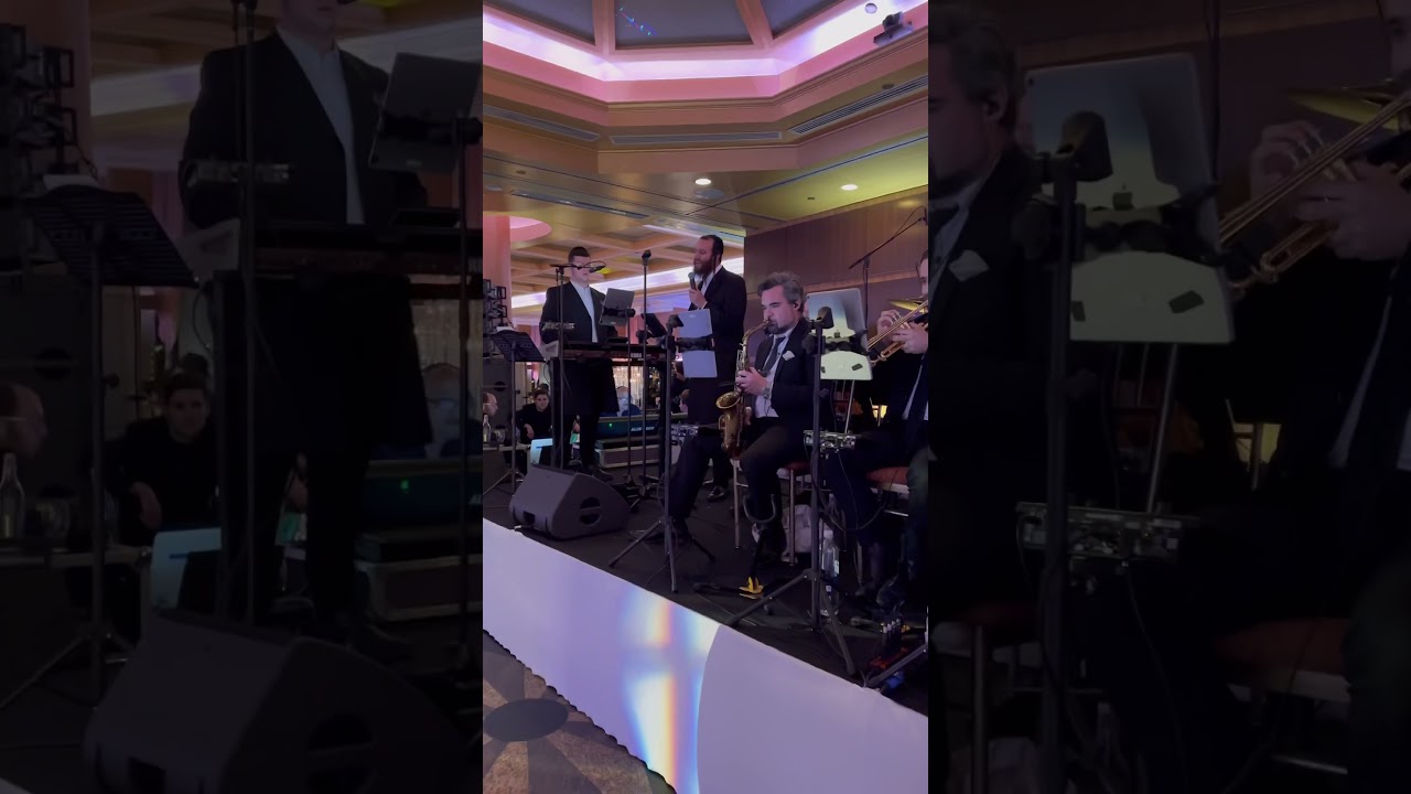 Beri Weber Singing Kolot with Mendy Panski #band#live#bass#singer
