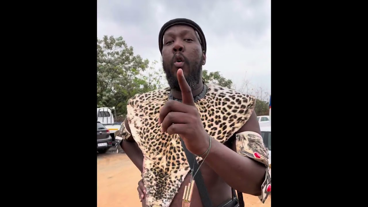 Umntebhosha uxwayisa uPhakel’umthakathi.