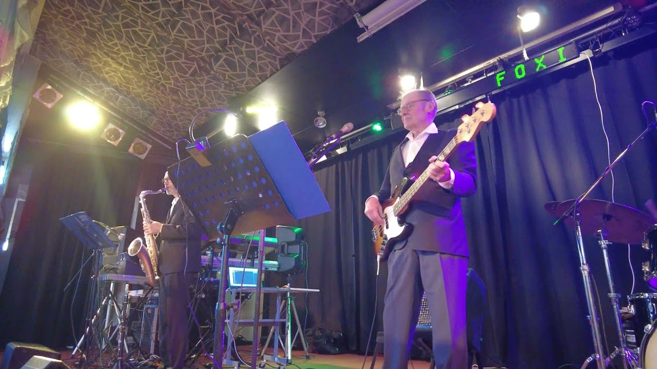 Ari Nylundin yhtye ja kappale Tähtiyö Ja Kuutamo