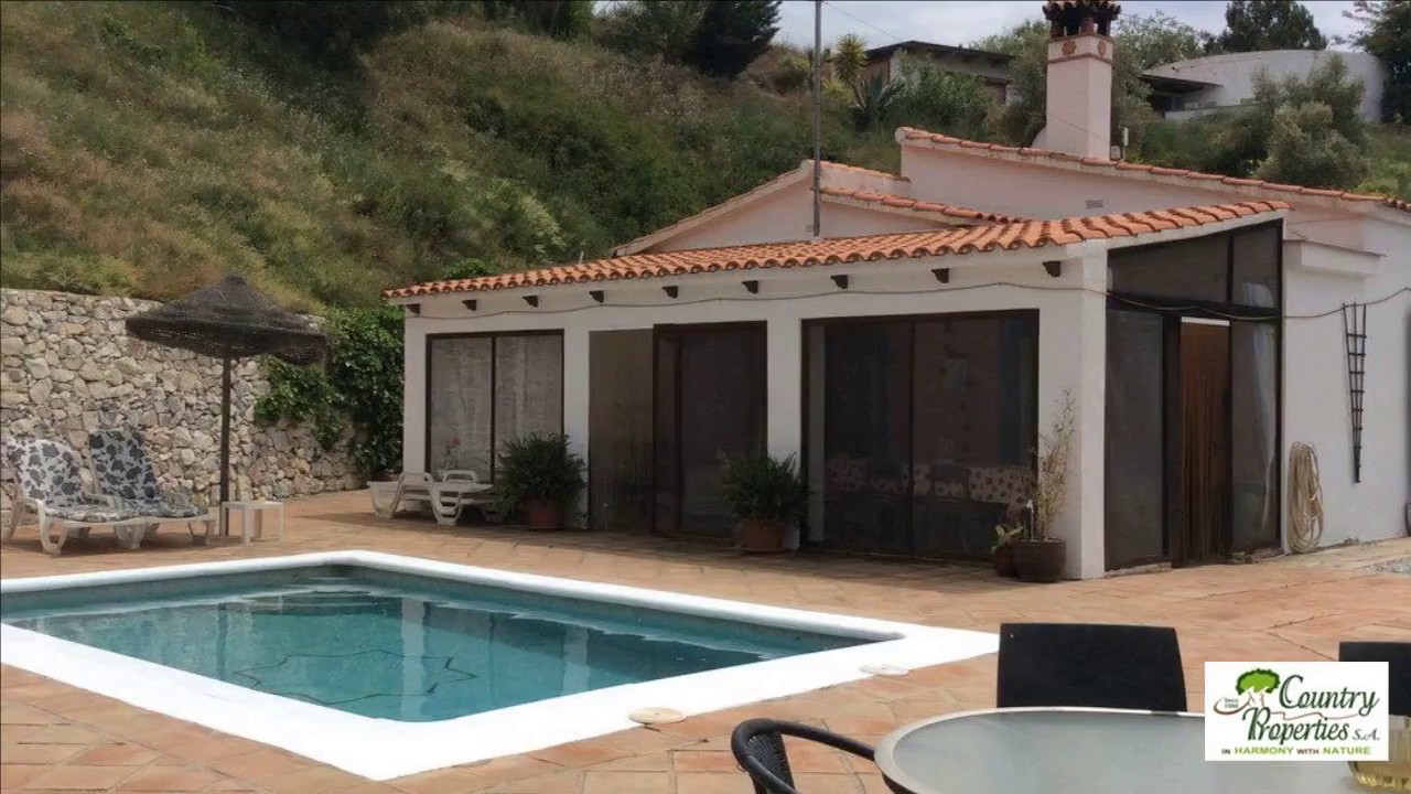 3 Bedroom Country House For Sale in Sayalonga, Spain for EUR 285,000