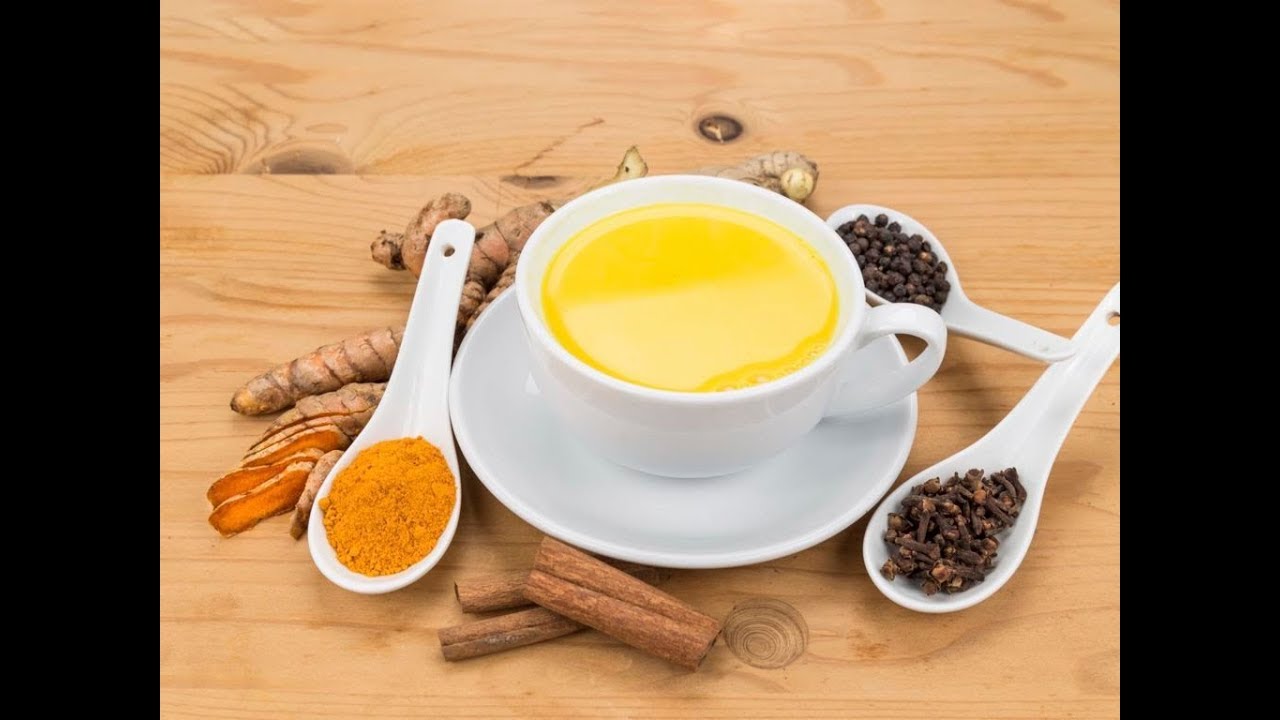 Drink This Ginger Turmeric Mixture Before Bed To Clean Your Liver And