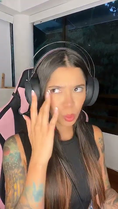 Jenn Muriel 💙 Yo jugando al call of 😂😂 #jennmuriel #shorts