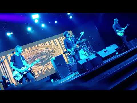 The Chameleons live in Lima:Feels like the end of the World