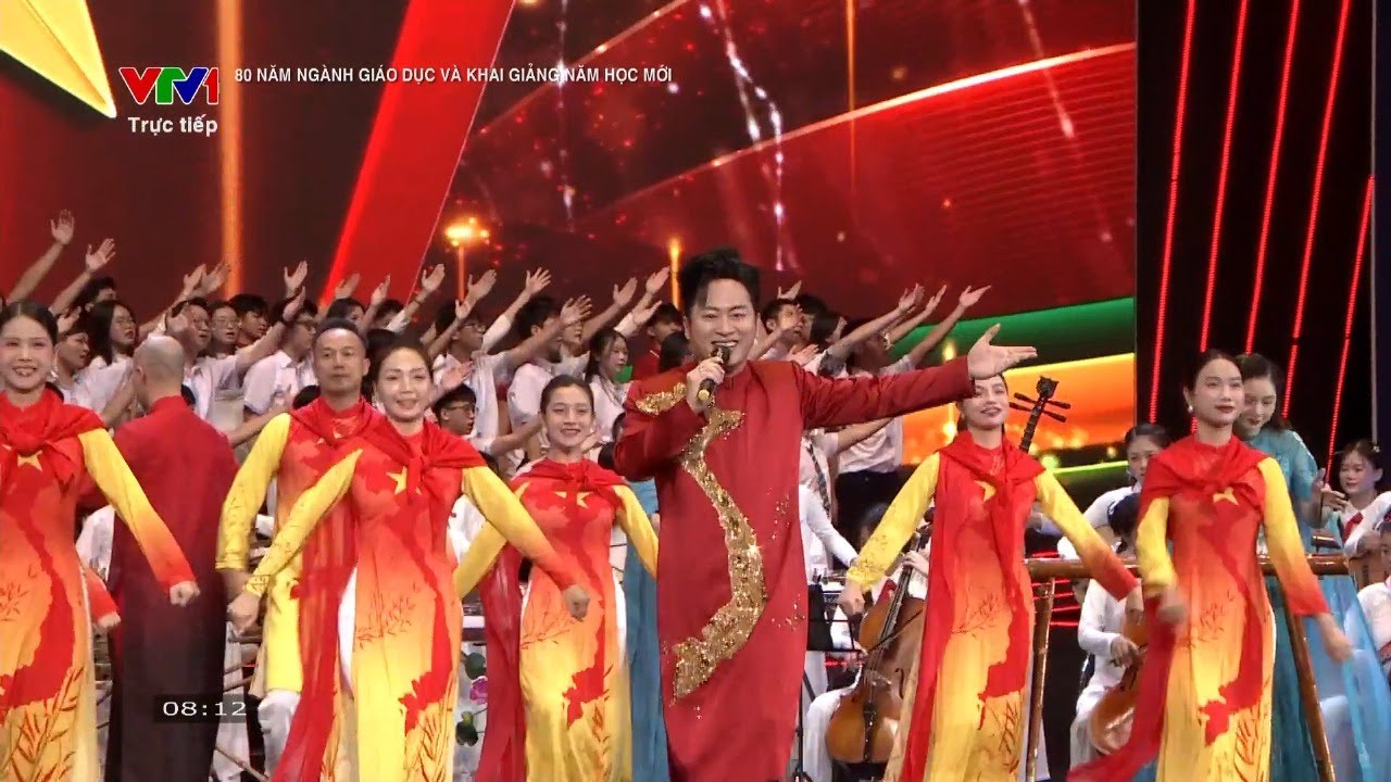 Việt Nam - Tự hào tiếp bước tương lai | Ca sĩ Tùng Dương | Khai giảng năm học mới