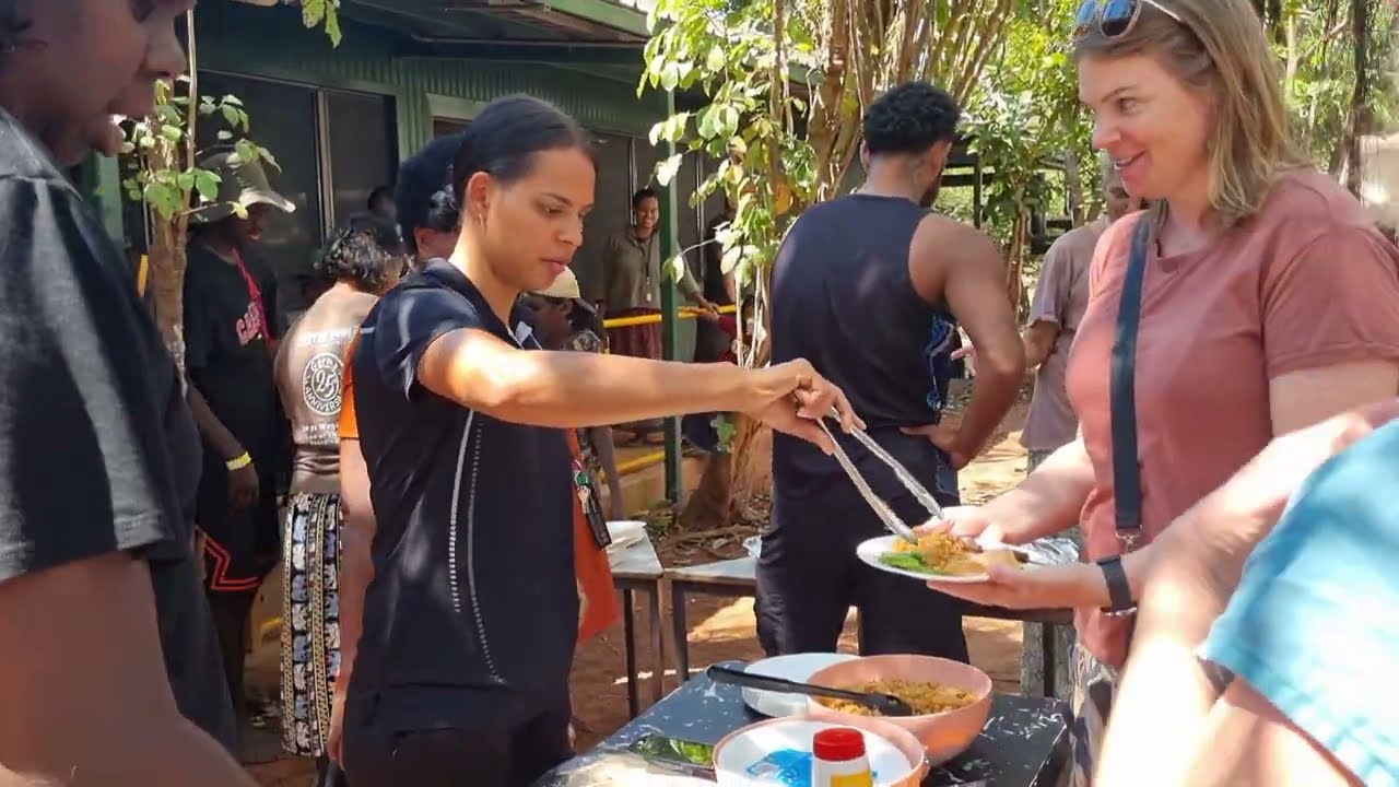 Masak Dan Makan Bareng Anak-Anak Aborigin Dan Hiburan Kesenian Indonesia Di Pedalaman Australia 🇦🇺 