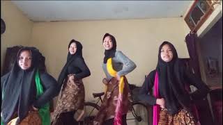 Tari Sesonderan Kelompok 4 Kelas 7D Seni Budaya