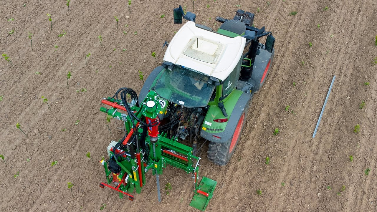 50 Hektar Flurbereinigung in 2023. Neuanlage von Rebflächen mit Wagner Pflanzmaschinen & Pfahlrammen