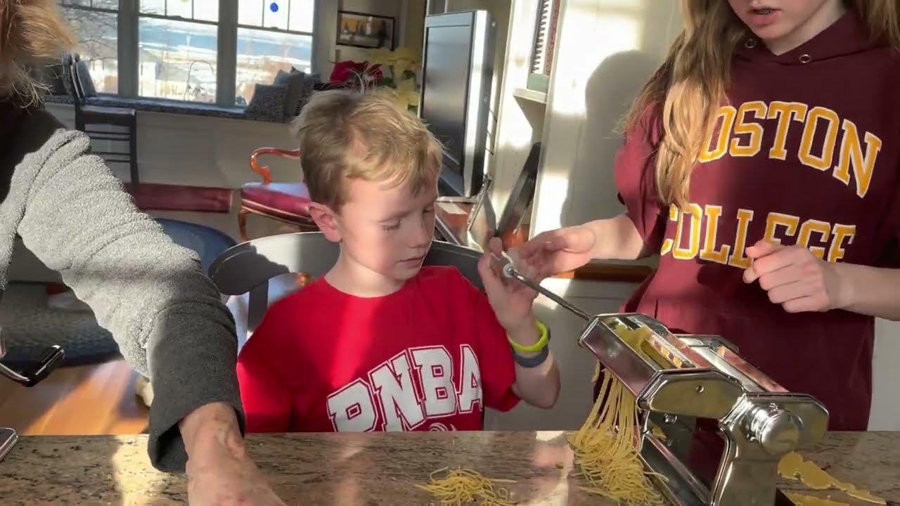 MAKING HOMEMADE PASTA FOR THE FIRST TIME WITH MY FAMILY!!!