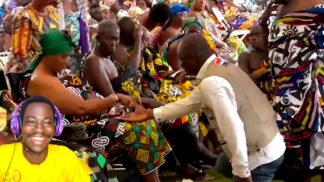 Luiated Abronye DC hũm!liated by Dormaahemaa,f1red n førcɛd to kneel down, for ...