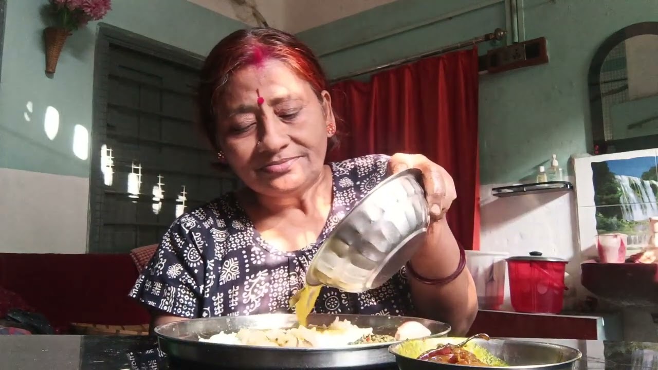 EATING SHOW-Rice,Biulir Dal,Macher Tok,Punko Sak Posto,Aloo Vate,Dhone Pata Bata,Pyaj,Lonka.