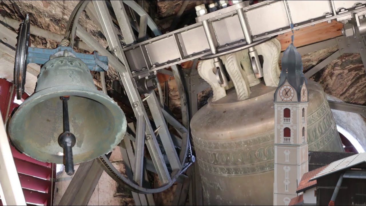 SUMVITG: (CH - GR) Geläute der Baselgia Parochiala Sogn Gion Battesta e Mudest