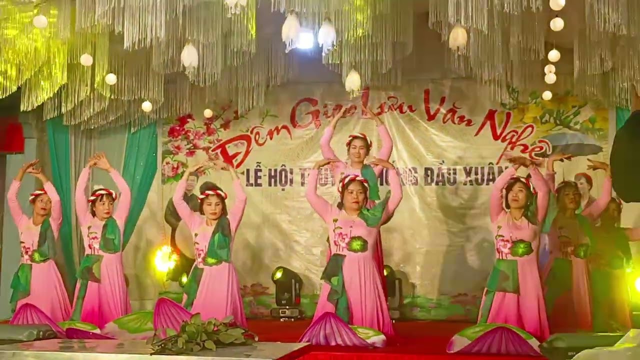 Người về thăm quê Chào xuân Bính Ngọ 2026 CLB Hoa Liên TDP Núm 