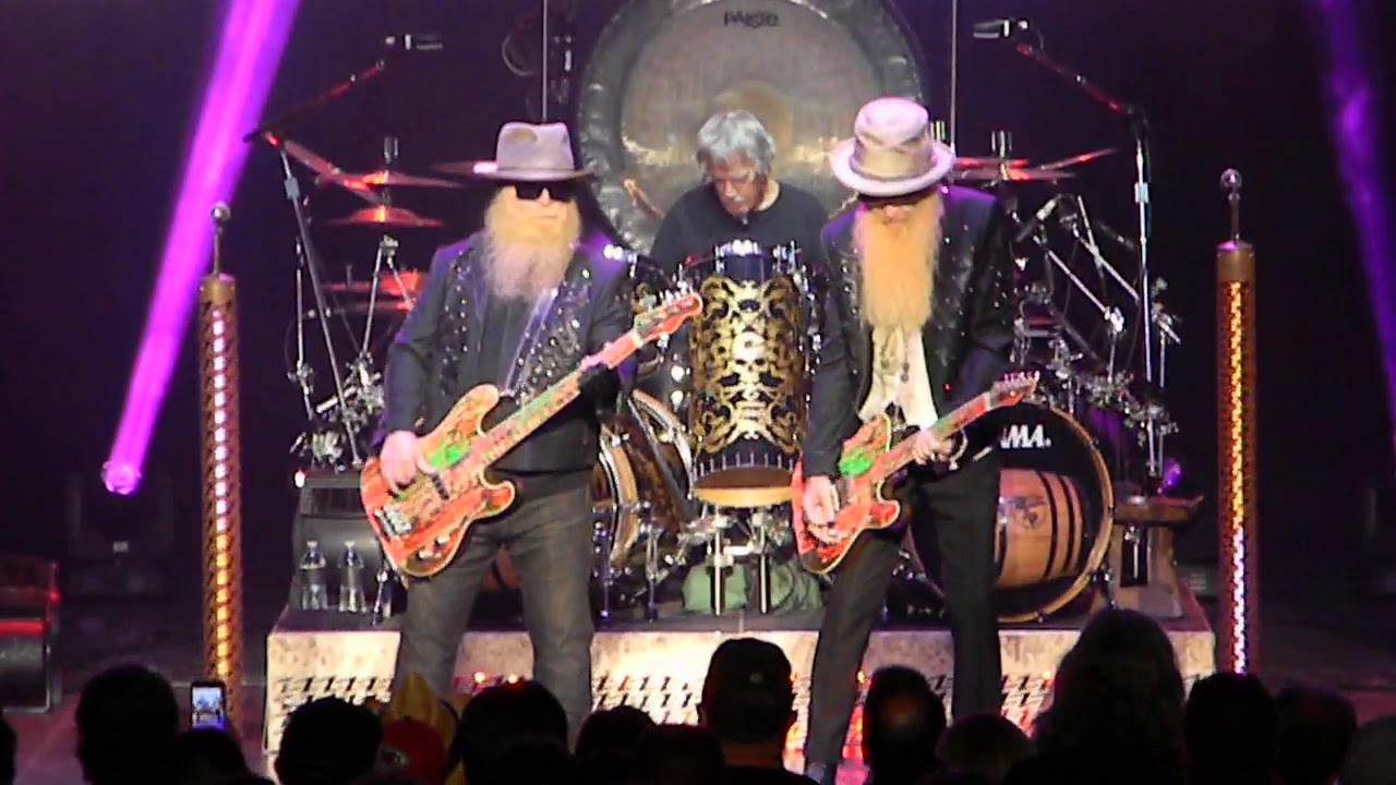 ZZ Top performs "Pearl Necklace" Sun 9-1-19 Starlight Theater Kansas