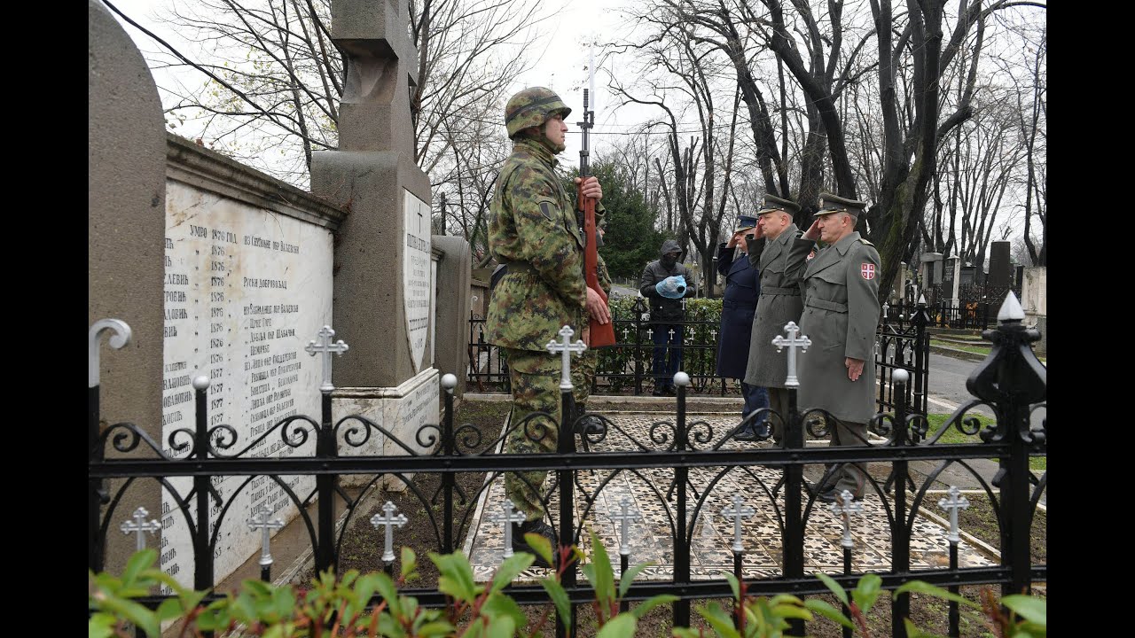Polaganje venaca na Novom groblju