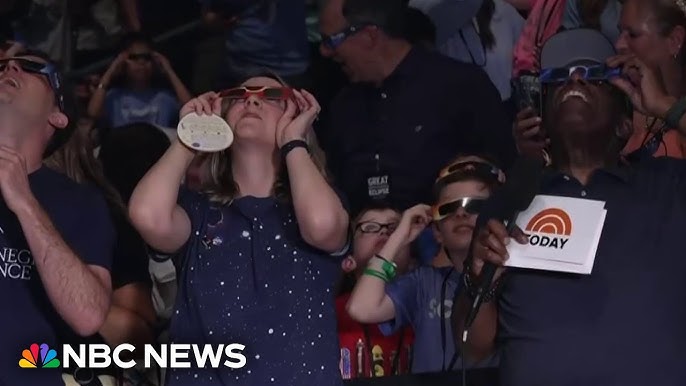 Just Amazing Solar Eclipse Watchers Go Wild As The Moment Of Totality Passes Over Dallas