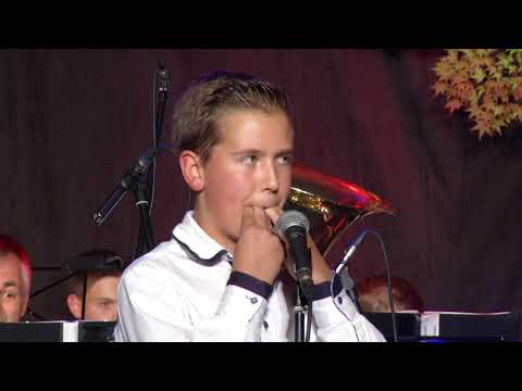 Godba Dobrova - Polhov Gradec - Slovenski pozdravi - YouTube