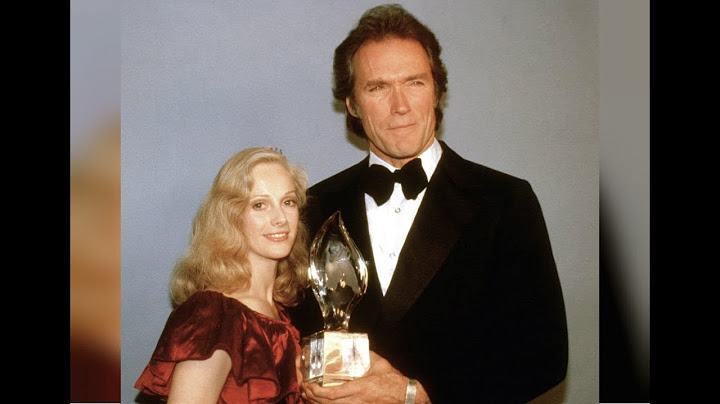 Clint Eastwood's Longtime Partner Sondra Locke Dies at 74
