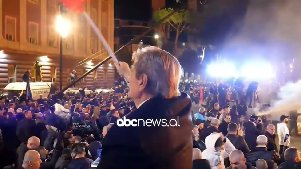Asnjë surprizë nga protesta/ Molotovë e fishekzjarre pas fjalës së Berishës | ABC News Albania