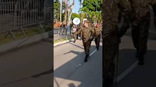 Maestro Fidélis apresenta: Banda de música do Exército, desfilando ao som do Dobrado Batista de Melo