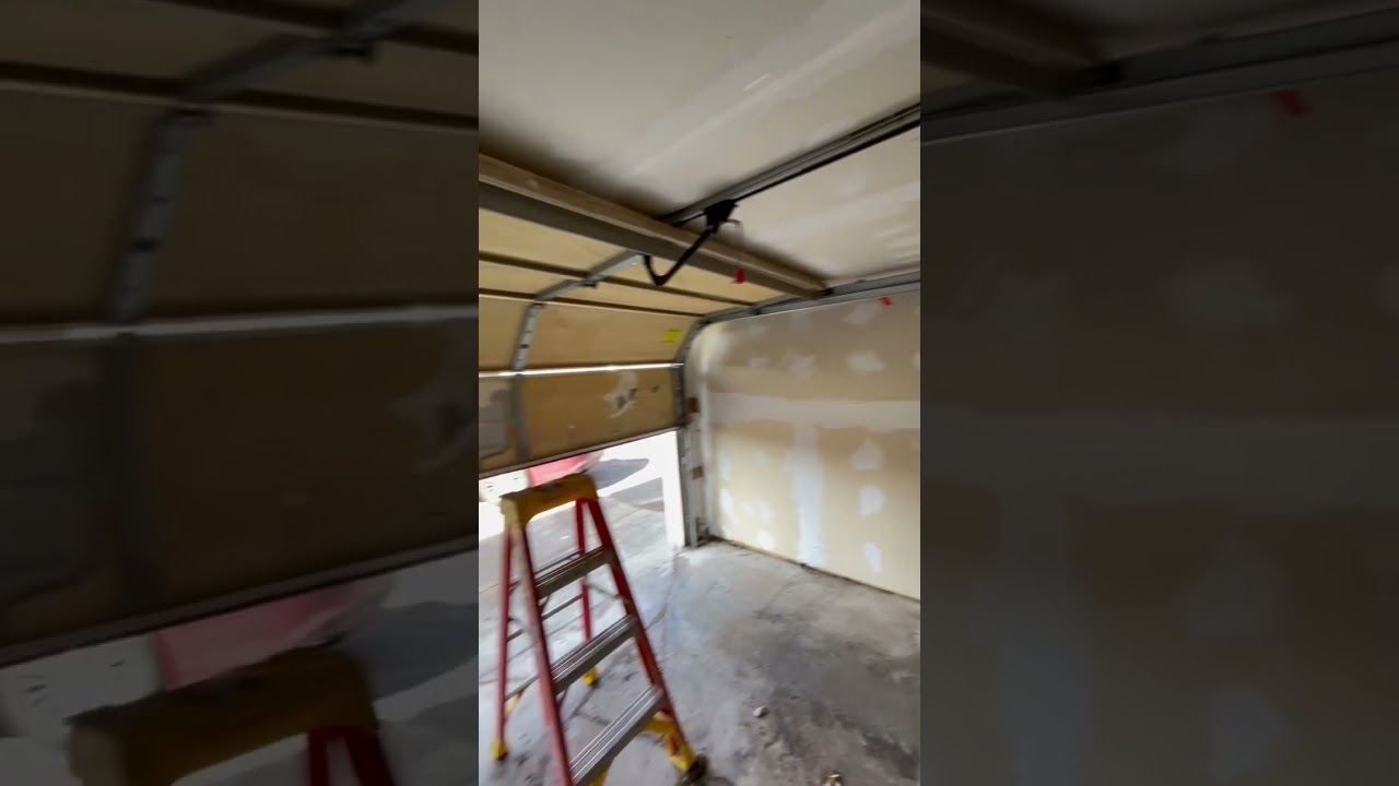 Old Loud Genie Screw Drive Opener🚫