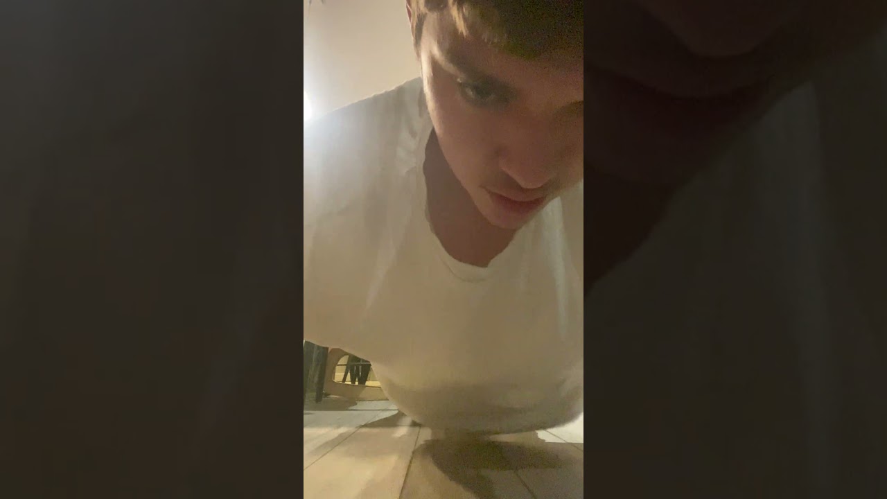 Day 21 of doing 10 push-ups every day into man united win 4 games in a row ￼