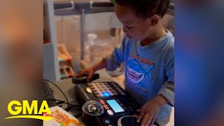 DJ anak ini sedang asyik mendengarkan musik adalah hal terlucu yang akan Anda lihat hari ini