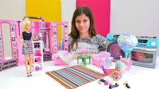 Barbie Ayakkabılarını Bulamıyor. Oyuncak Giyim Oyunu