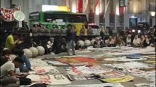 Puisi Ibu diilhami karya D. Zawawi Imron /Aksi Jogja Memanggil di Titik Nol, Gedung Agung, 28/8.