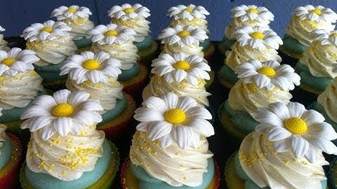 Making Daisy Soapy Cupcakes - Cold Processed