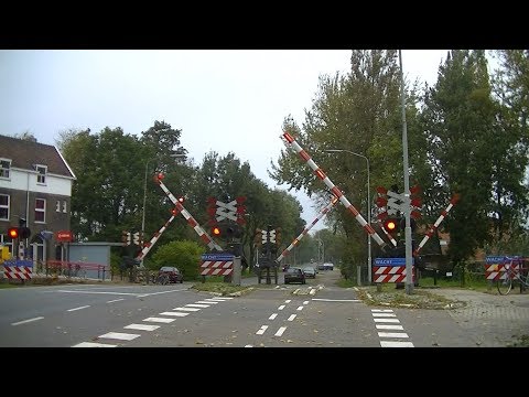 Spoorwegovergang Kropswolde // Dutch railroad crossing
