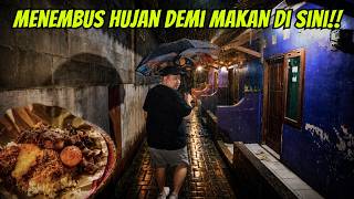 RELA HUJAN-HUJANAN DI GANG SEMPIT DEMI MAKANAN INI!!
