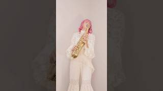 【いきなり生演奏⁉︎】ジャズサックスプレイヤー ユッコ・ミラーに、新曲を #ちょっと一節 演奏してもらいました