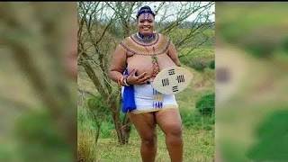 ungumAfrika kwaye unebhongo, mbukele esenza umdaniso wakhe waseAfrika