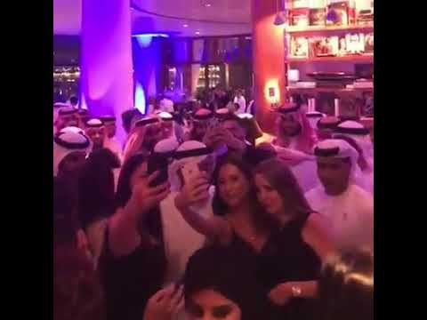 محمد بن سلمان والشيخ زايد في جولة في احد الملاهي الليلية الديسكو الحلال شاهد العجب