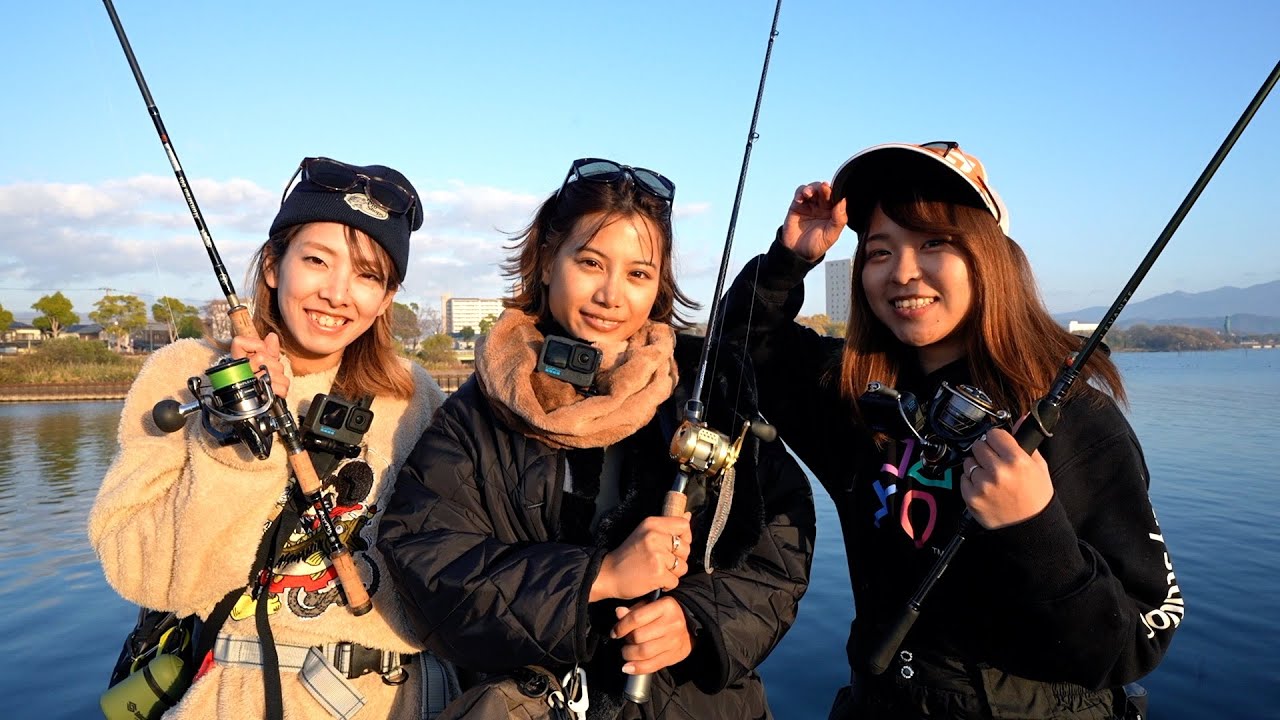 （真作）山の湖の釣り Have fun at Lake Biwa in winter with three fishing girls