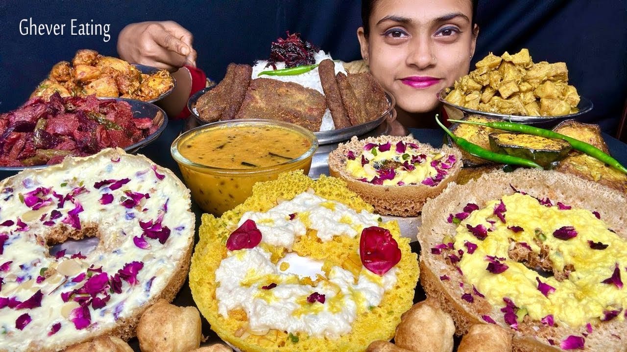 Ghevar Dal Chawal Lal Saag Baingan Fry Mix Veg Kathal Ki Sabj Soyabean Curry Pakoda Eating 