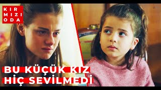 Şimdi Esra'ya Kaybolan Yıllarını Verseler | Kırmızı Oda