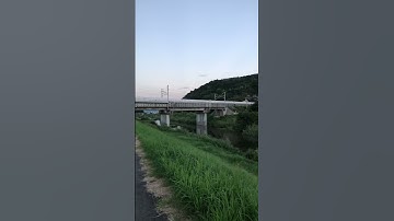 Ngắm nhìn tàu cao tốc shinkansen  japan