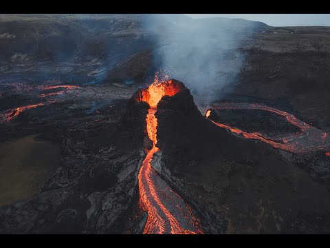 Into the crater of the Icelandic Volcano. With the DJI FPV drone