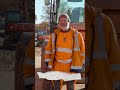 Schaufel gibt’s auch. #shorts  #handwerk #zusammenarbeiten #strassenbau #kanalbau #baustelle