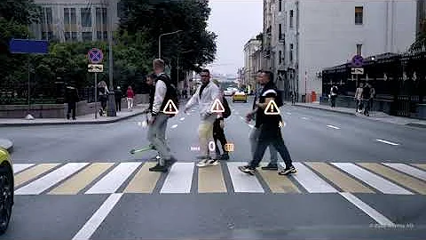 AR head-up display on public roads? Real cars, real holography by WayRay - 天天要闻