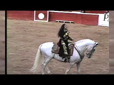 " cruz de olvido "  FLOR SILVESTRE en vivo en la monumental de morelia
