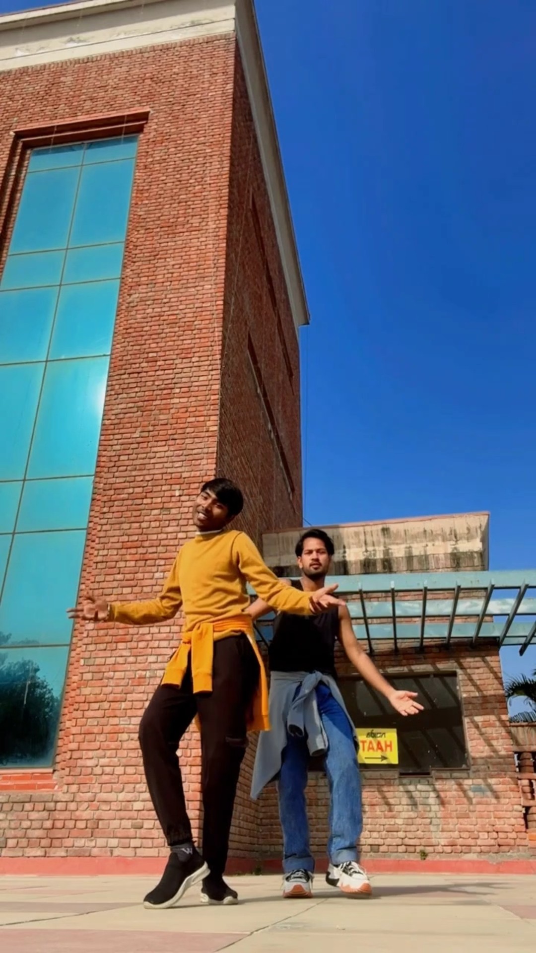 Dhak Dhak l Duet Video l Dance Cover l #dhakdhak #trending #shortvideo #dance #explore #broski