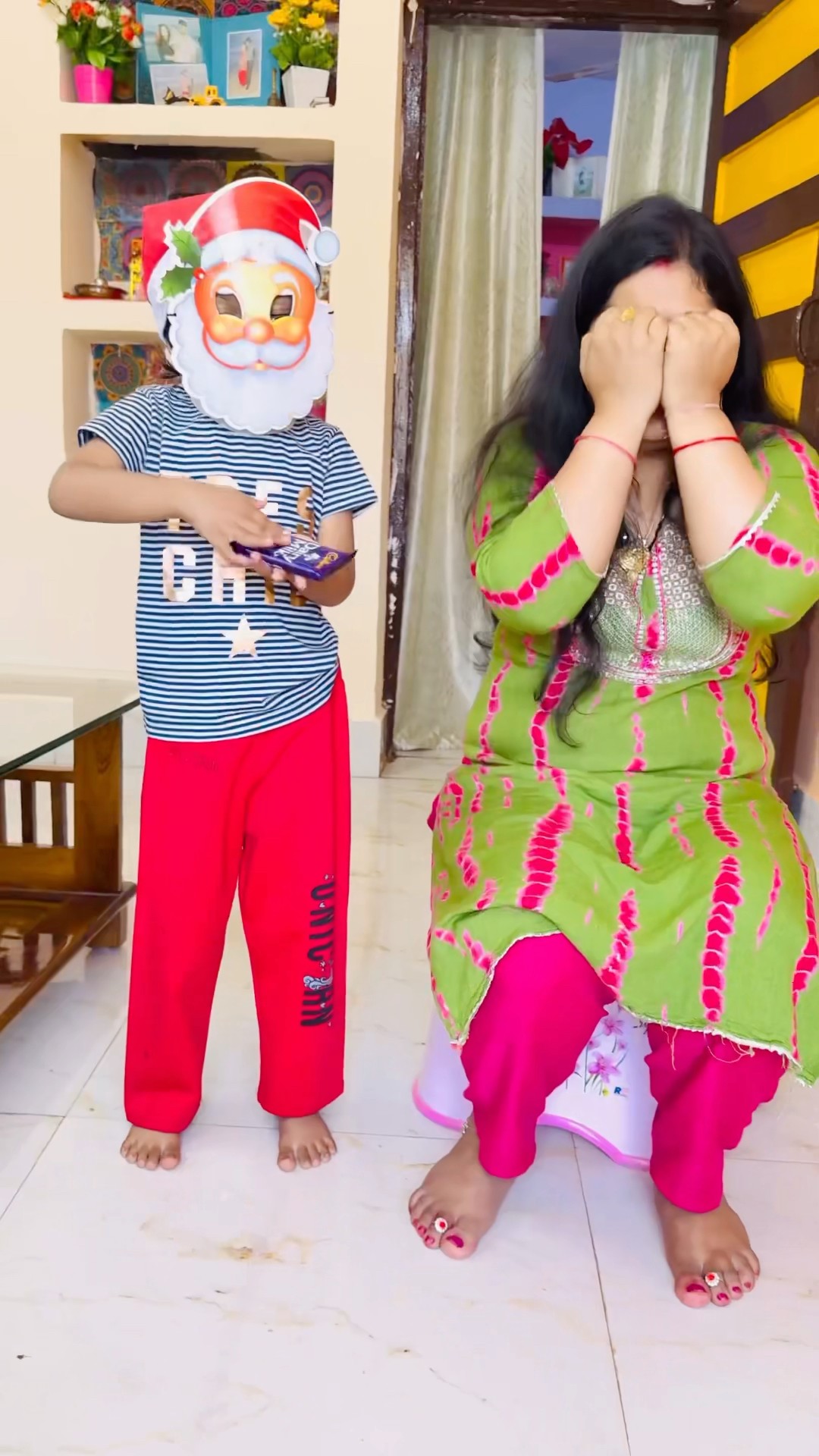 Tooktook Santa ban kisi ko maja to kisi ko chocolate #christmas