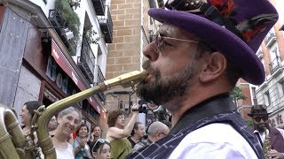El Puntillo Canalla Brass Band: "Do Watcha Wanna" - Busking in Madrid