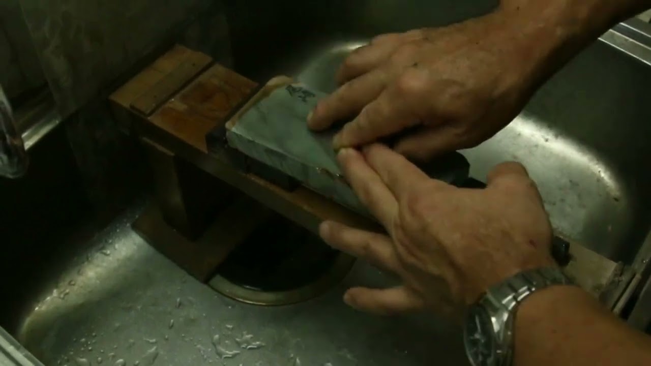 京都 天然砥石 尾崎 水浅黄1 仕上げ砥石 - YouTube